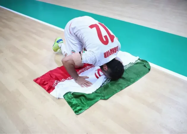 خنده امشب‌مان، گریه عصر پنج مهرماه را پاک کرد