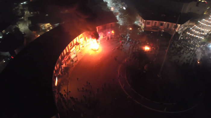 وحشی گری و تخریب اموال عمومی توسط اغتشاشگران در بابلسر+فیلم