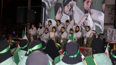 تجلی لبخند خدا در میدان شهدای بابلسر/ وقتی دختران دهه نودی پرچم‌دار میدان می‌شوند