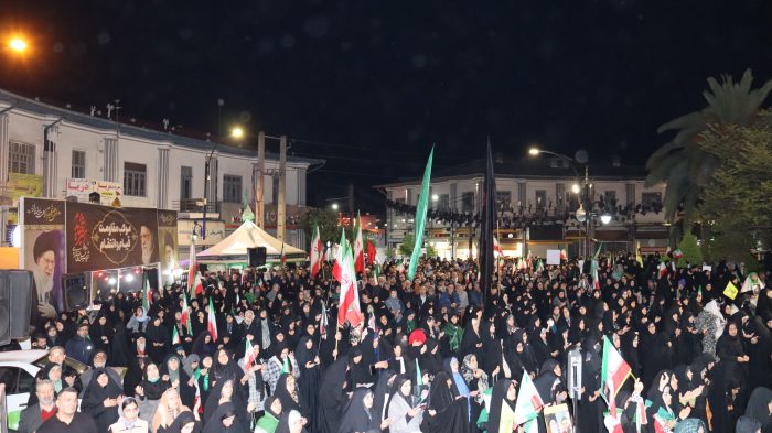 شبِ ۴۸ اجتماع مردمی بابلسر در میدان شهدا