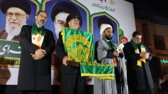 تبرک بابلسری‌ها به پرچم حرم مطهر امام رضا(ع) در قرارِ ۵۴